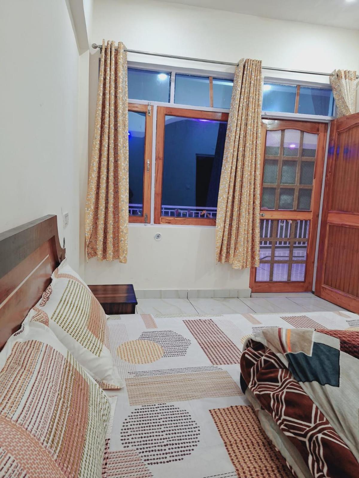 Chandarshila Hike Homestay Ukhimath Bagian luar foto